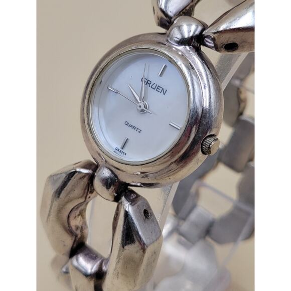 Vintage Gruen Ladies Watch Swiss Quartz ETA 902.104 Silver Tone Bracelet Rare main image 8